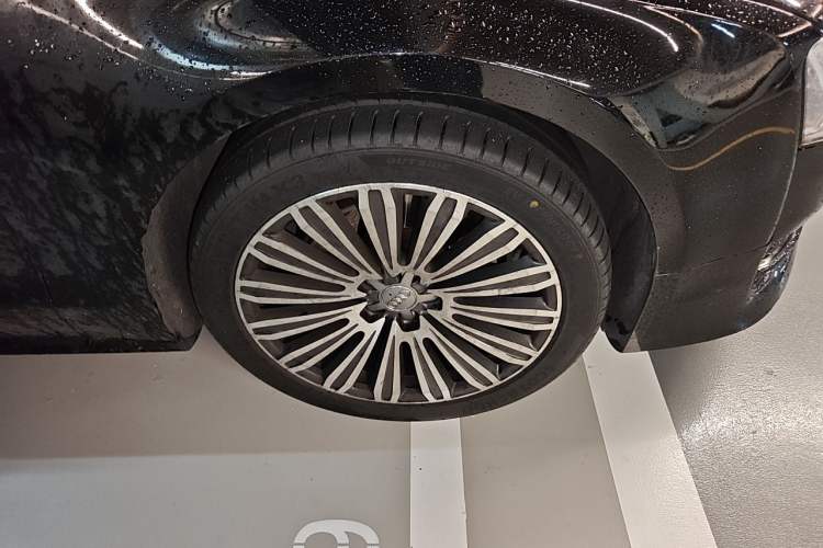Used Audi A8 2017 A8L 45 TFSI quattro Leading Elite Collection Edition Right Front Wheel Hub