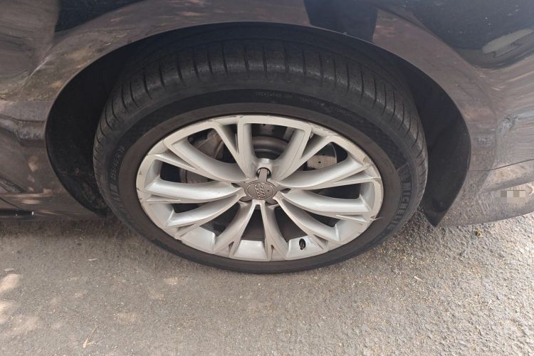 Used Audi A8 2017 A8L 45 TFSI quattro Luxury Model Right Front Wheel Hub