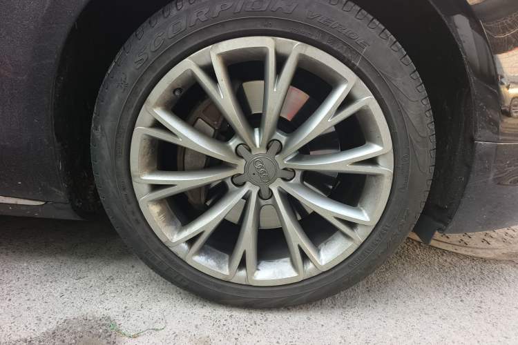 Used Audi A8 2017 A8L 45 TFSI quattro Luxury Model Right Front Wheel Hub