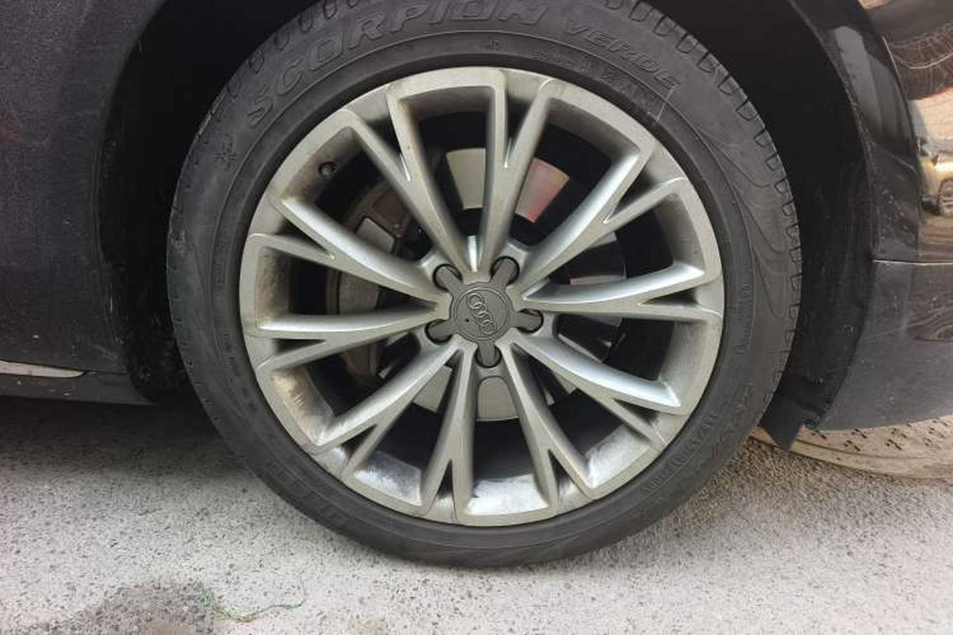 Used Audi A8 2017 A8L 45 TFSI quattro Luxury Model Right Front Wheel Hub