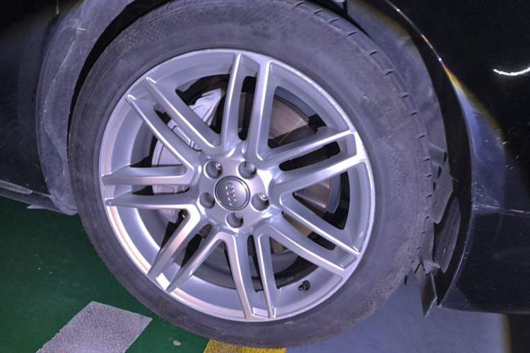 Used Audi A8 2017 A8L 45 TFSI quattro Comfort model Right Front Wheel Hub