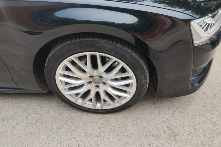 Used Audi A8 2017 A8L 45 TFSI quattro Comfort model Right Front Wheel Hub