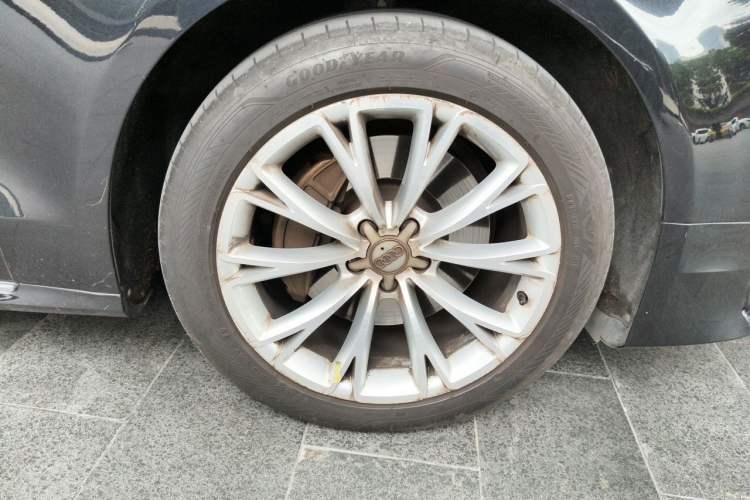 Used Audi A8 2017 A8L 45 TFSI quattro Leading Elite Edition Right Front Wheel Hub