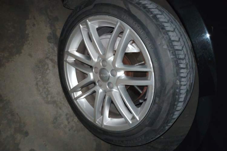 Used Audi A8 2017 A8L 45 TFSI quattro Comfort model Right Front Wheel Hub