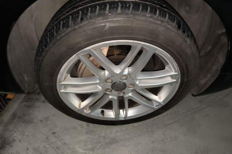Used Audi A8 2017 A8L 45 TFSI quattro Comfort model Right Front Wheel Hub