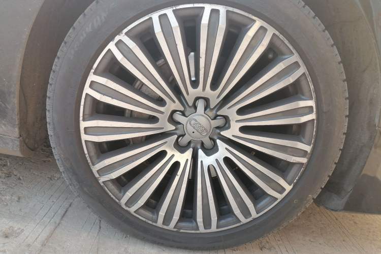 Used Audi A8 2017 A8L 45 TFSI quattro Leading Elite Collection Edition Right Front Wheel Hub