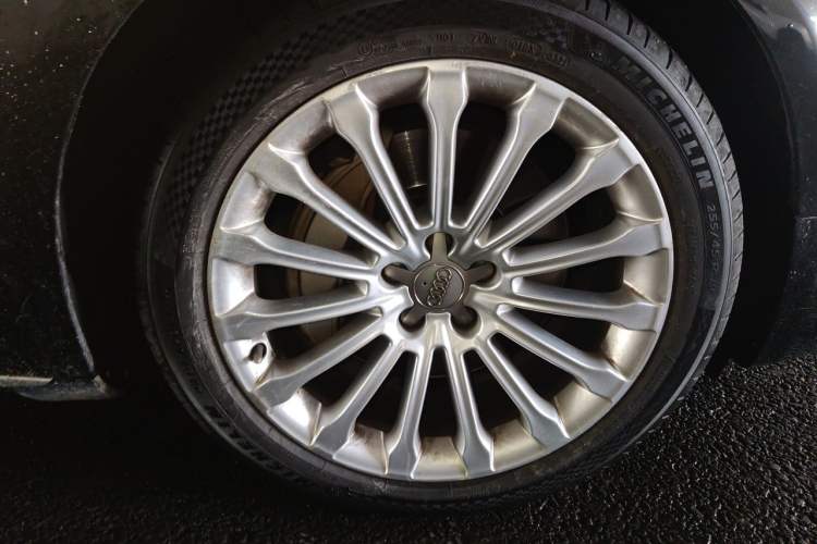 Used Audi A8  Right Front Wheel Hub