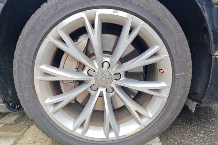 Used Audi A8 2017 A8L 45 TFSI quattro Luxury Model Right Front Wheel Hub