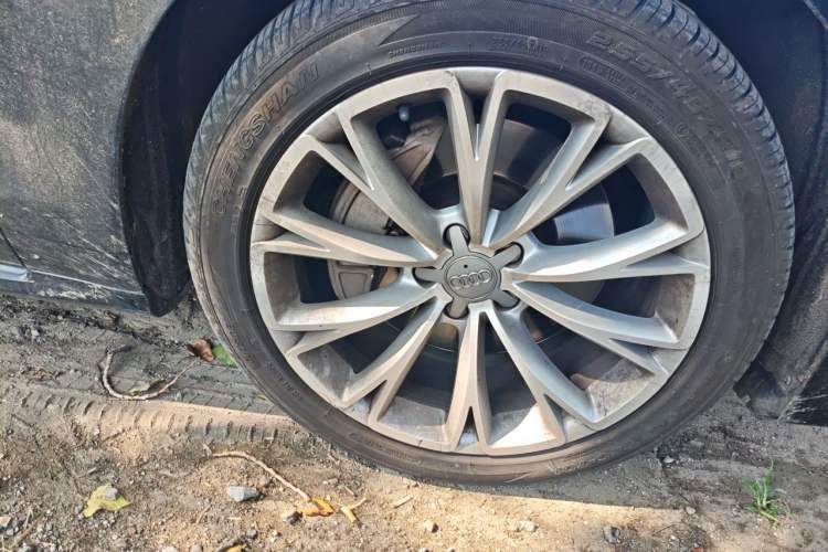 Used Audi A8 2017 A8L 45 TFSI quattro Leading Elite Edition Right Front Wheel Hub