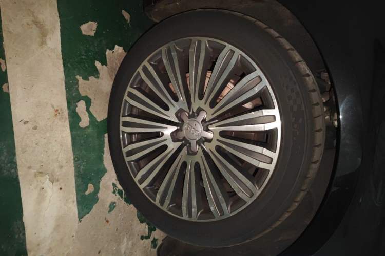 Used Audi A8 2017 A8L 45 TFSI quattro Leading Elite Collection Edition Right Front Wheel Hub