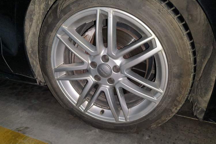 Used Audi A8 2017 A8L 45 TFSI quattro Comfort model Right Front Wheel Hub