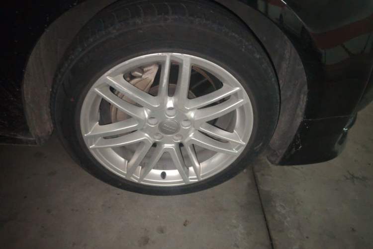 Used Audi A8 2017 A8L 45 TFSI quattro Comfort model Right Front Wheel Hub