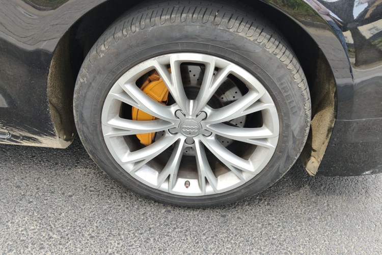 Used Audi A8  Right Front Wheel Hub