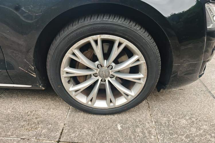 Used Audi A8 2017 A8L 45 TFSI quattro Luxury Model Right Front Wheel Hub