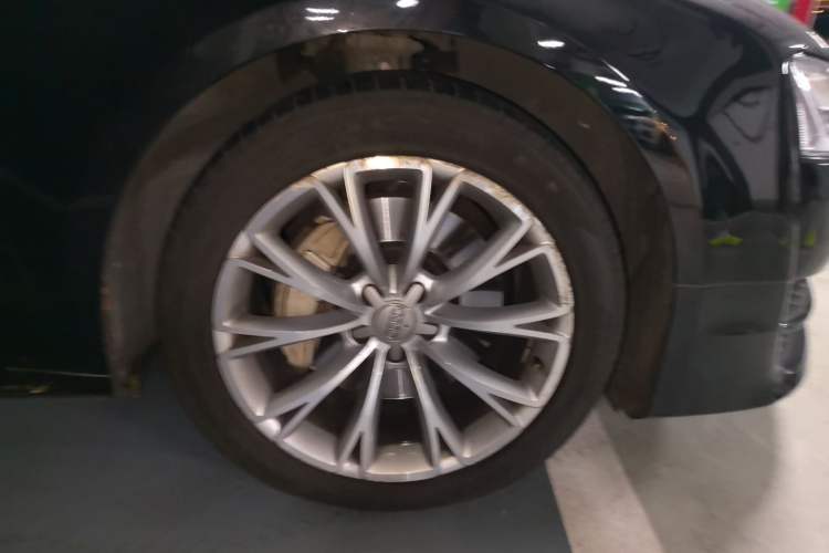 Used Audi A8 2017 A8L 45 TFSI quattro Leading Elite Edition Right Front Wheel Hub
