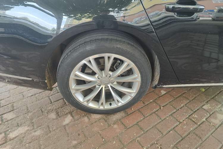 Used Audi A8 2017 A8L 45 TFSI quattro Luxury Model Right Rear Wheel Hub