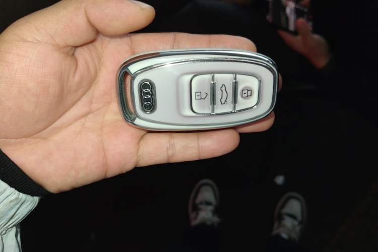 Used Audi A8  Vehicle Key
