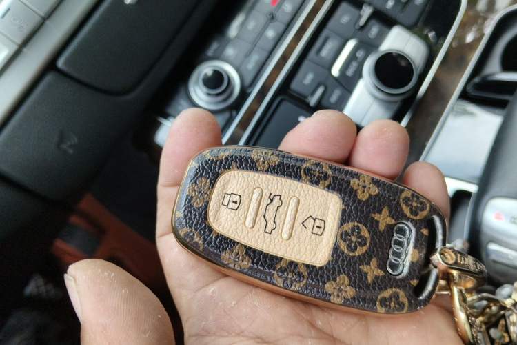 Used Audi A8  Vehicle Key