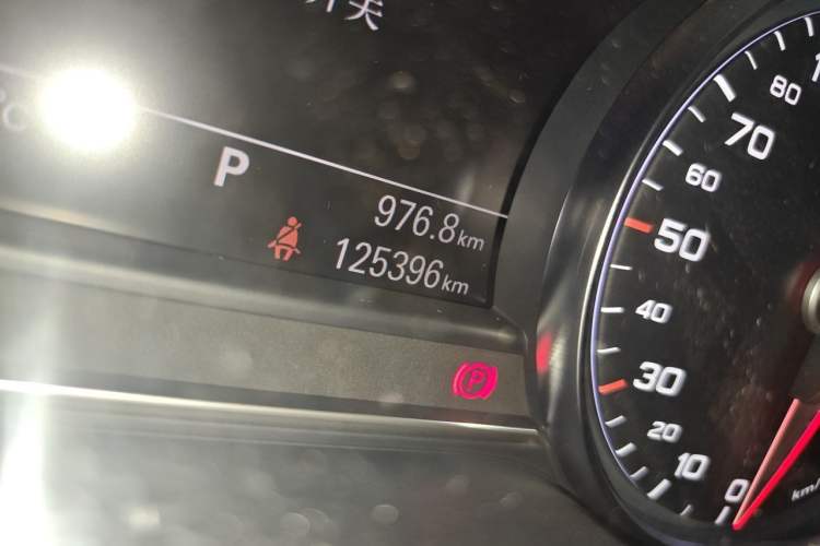 Used Audi A8 2017 A8L 45 TFSI quattro Comfort model Odometer Close Up
