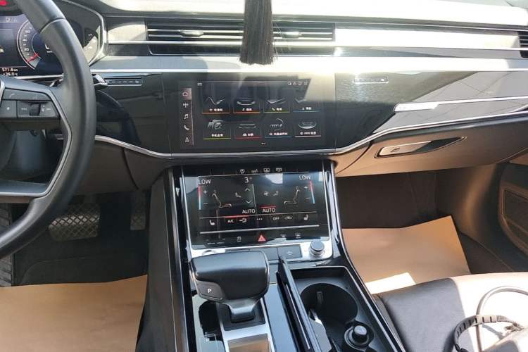 Used Audi A8 2018 A8L 55 TFSI quattro Launch Edition Elite Model Audio And AC Panel
