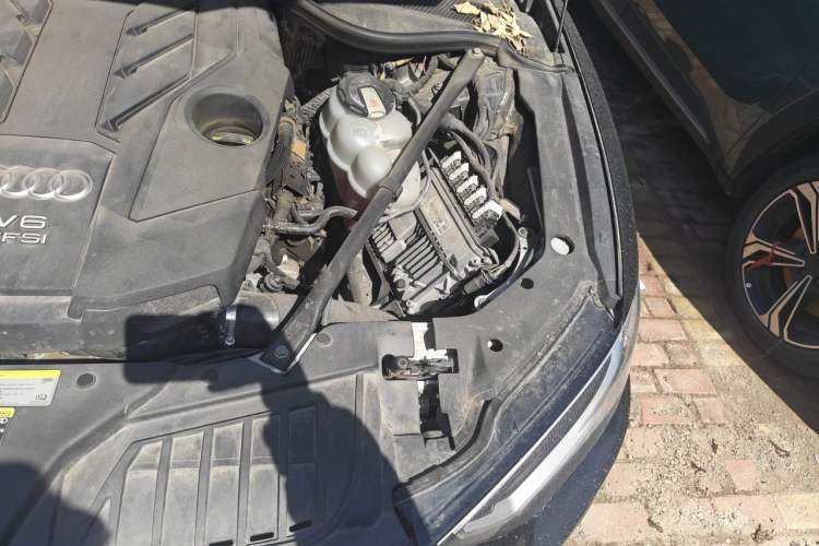 Used Audi A8 2018 A8L 55 TFSI quattro Luxury Edition Engine Bay Left
