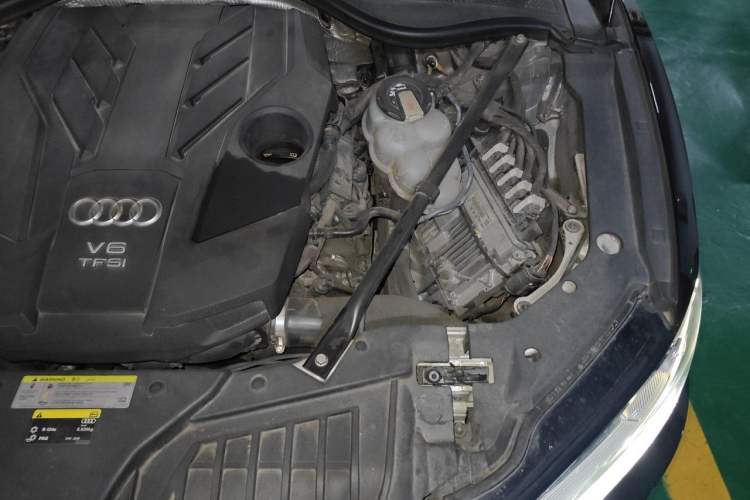 Used Audi A8 2018 A8L 55 TFSI quattro Luxury Edition Engine Bay Left