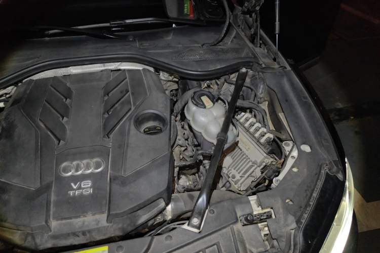 Used Audi A8 2018 A8L 55 TFSI quattro Luxury Edition Engine Bay Left
