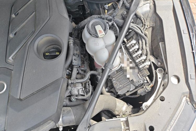 Used Audi A8 2018 A8L 55 TFSI quattro Luxury Edition Engine Bay Left