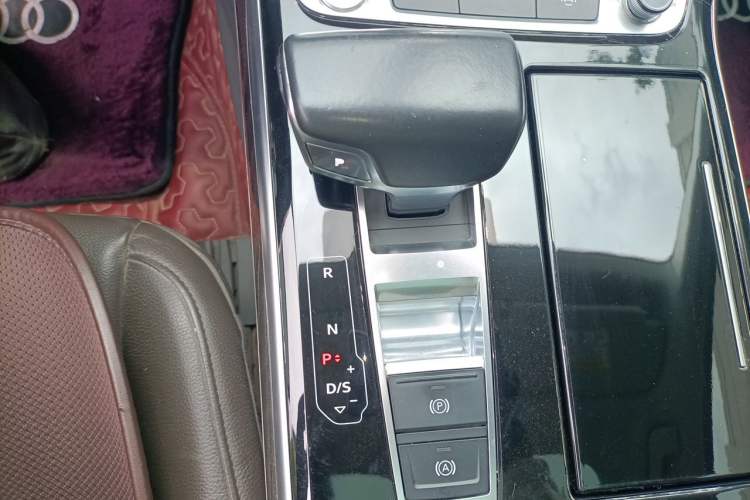 Used Audi A8 2018 A8L 55 TFSI quattro Launch Edition Elite Model Gear Lever
