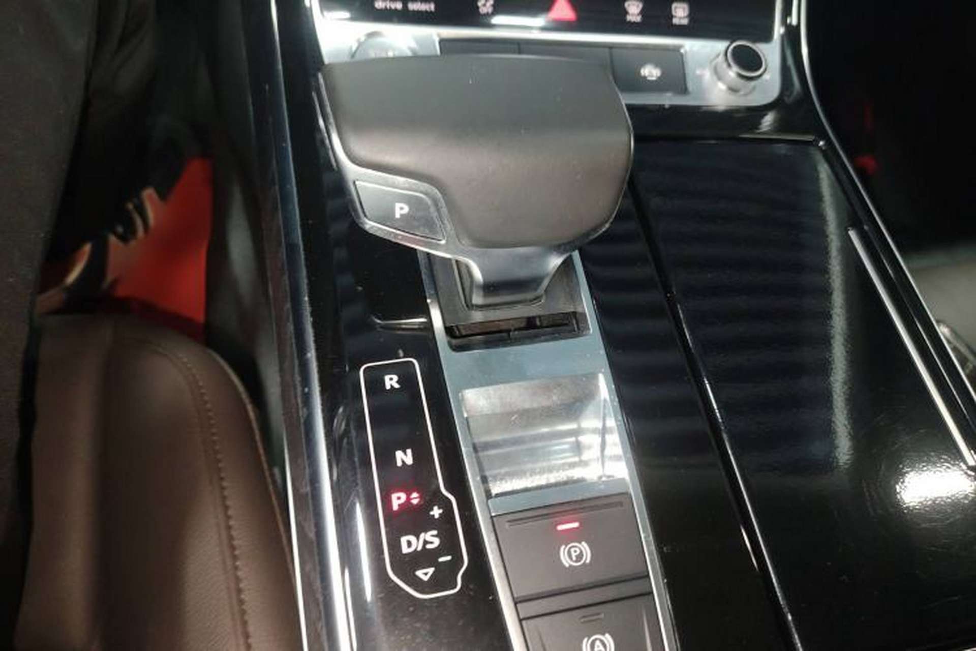 Used Audi A8 2018 A8L 55 TFSI quattro Launch Edition Elite Model Gear Lever