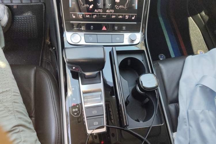 Used Audi A8 2018 A8L 55 TFSI quattro Launch Edition Elite Model Gear Lever