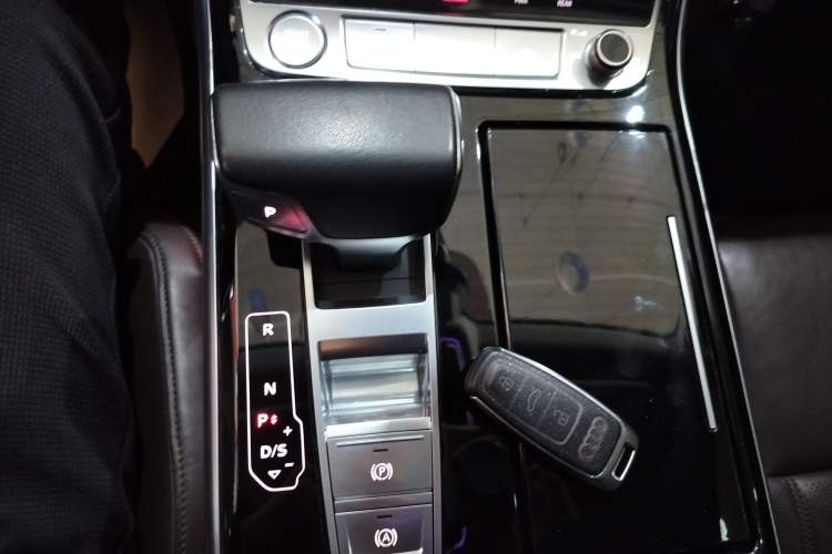 Used Audi A8 2018 A8L 55 TFSI quattro Launch Edition Prestige Model Gear Lever