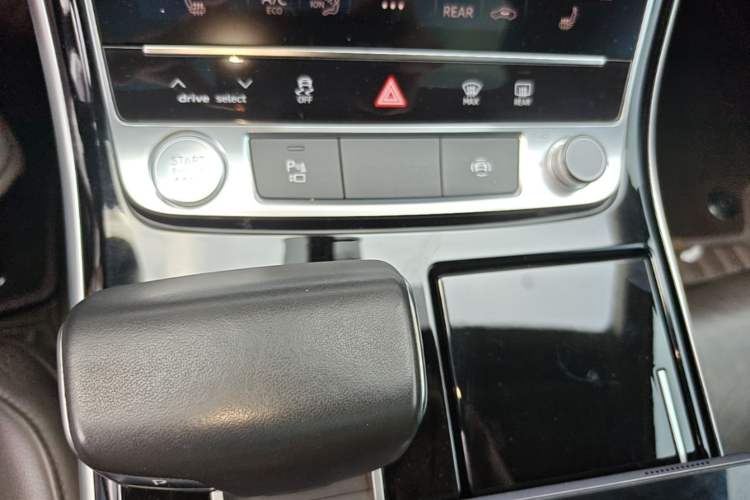 Used Audi A8 2018 A8L 55 TFSI quattro Launch Edition Elite Model Gear Lever