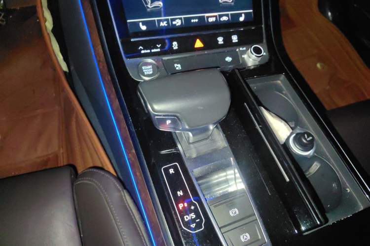 Used Audi A8 2018 A8L 55 TFSI quattro Luxury Edition Gear Lever