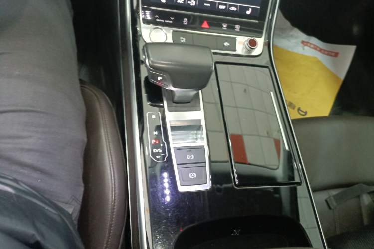 Used Audi A8 2018 A8L 55 TFSI quattro Launch Edition Elite Model Gear Lever