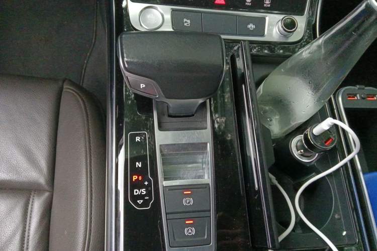 Used Audi A8 2018 A8L 55 TFSI quattro Launch Edition Elite Model Gear Lever