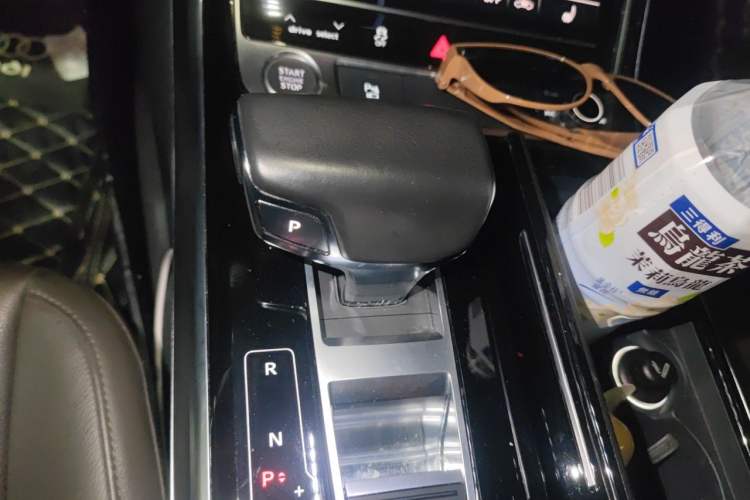 Used Audi A8 2018 A8L 55 TFSI quattro Launch Edition Elite Model Gear Lever