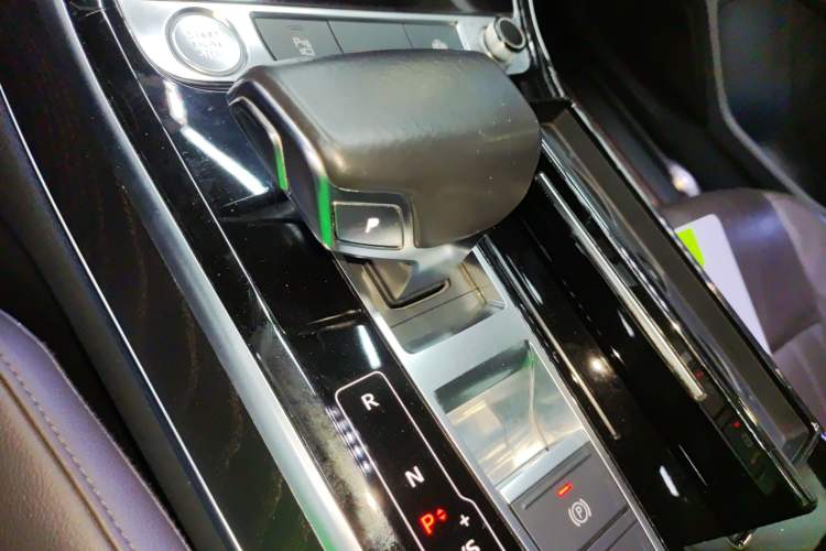 Used Audi A8 2018 A8L 55 TFSI quattro Launch Edition Elite Model Gear Lever