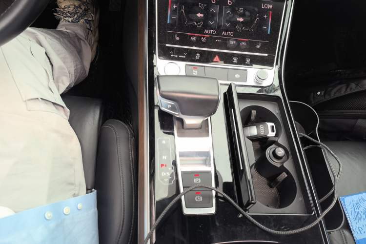 Used Audi A8 2018 A8L 55 TFSI quattro Launch Edition Elite Model Gear Lever