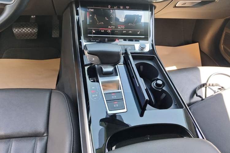 Used Audi A8 2018 A8L 55 TFSI quattro Launch Edition Elite Model Gear Lever