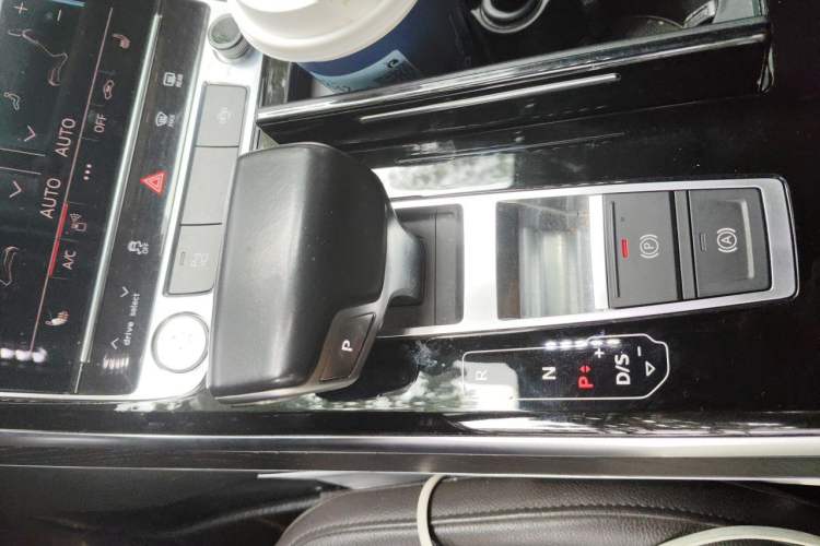 Used Audi A8 2018 A8L 55 TFSI quattro Launch Edition Elite Model Gear Lever