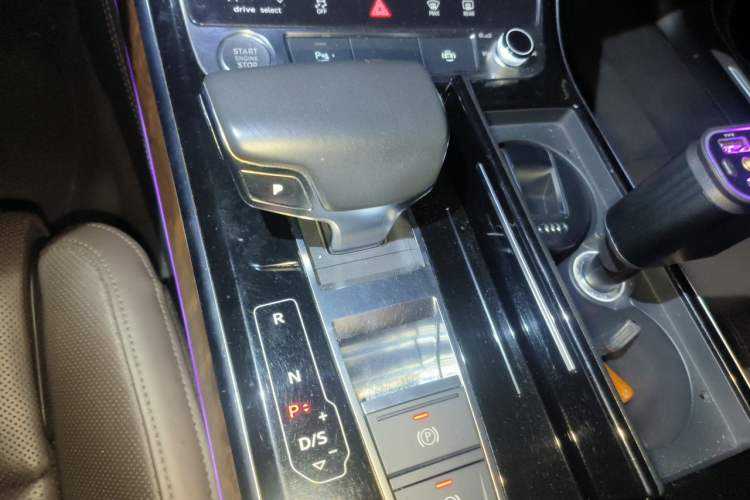 Used Audi A8 2018 A8L 55 TFSI quattro Luxury Edition Gear Lever