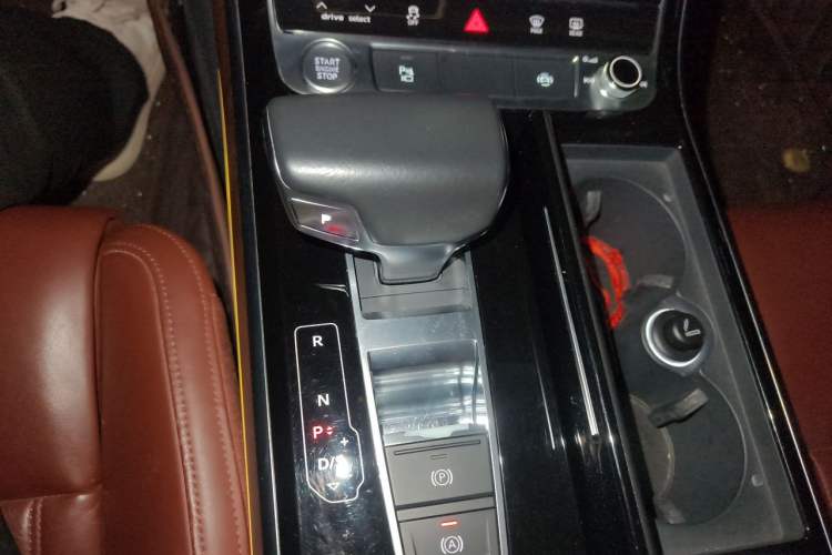 Used Audi A8 2018 A8L 55 TFSI quattro Launch Edition Elite Model Gear Lever