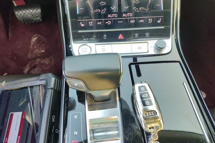 Used Audi A8 2018 A8L 55 TFSI quattro Luxury Edition Gear Lever