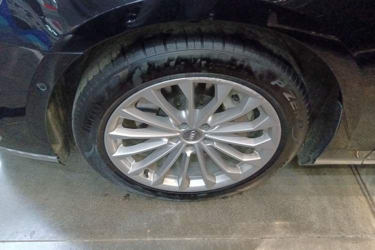 Used Audi A8 2018 A8L 55 TFSI quattro Launch Edition Prestige Model Left Front Wheel Hub