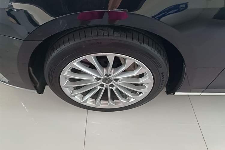 Used Audi A8 2018 A8L 55 TFSI quattro Launch Edition Elite Model Left Front Wheel Hub