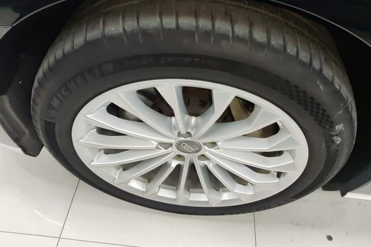 Used Audi A8 2018 A8L 55 TFSI quattro Launch Edition Elite Model Left Front Wheel Hub