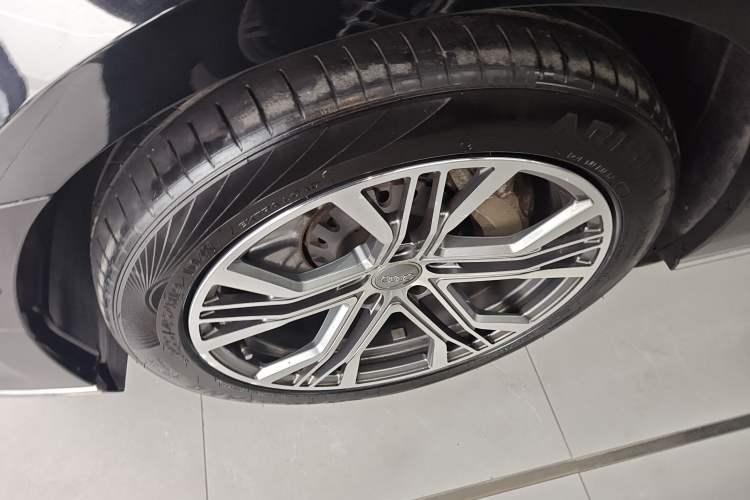 Used Audi A8 2018 A8L 55 TFSI quattro Launch Edition Prestige Model Left Front Wheel Hub