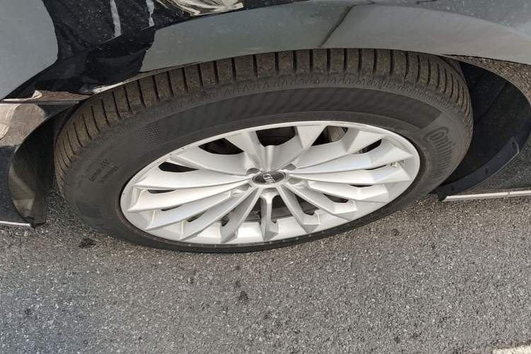 Used Audi A8 2018 A8L 55 TFSI quattro Launch Edition Elite Model Left Front Wheel Hub