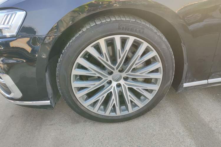 Used Audi A8 2018 A8L 55 TFSI quattro Luxury Edition Left Front Wheel Hub